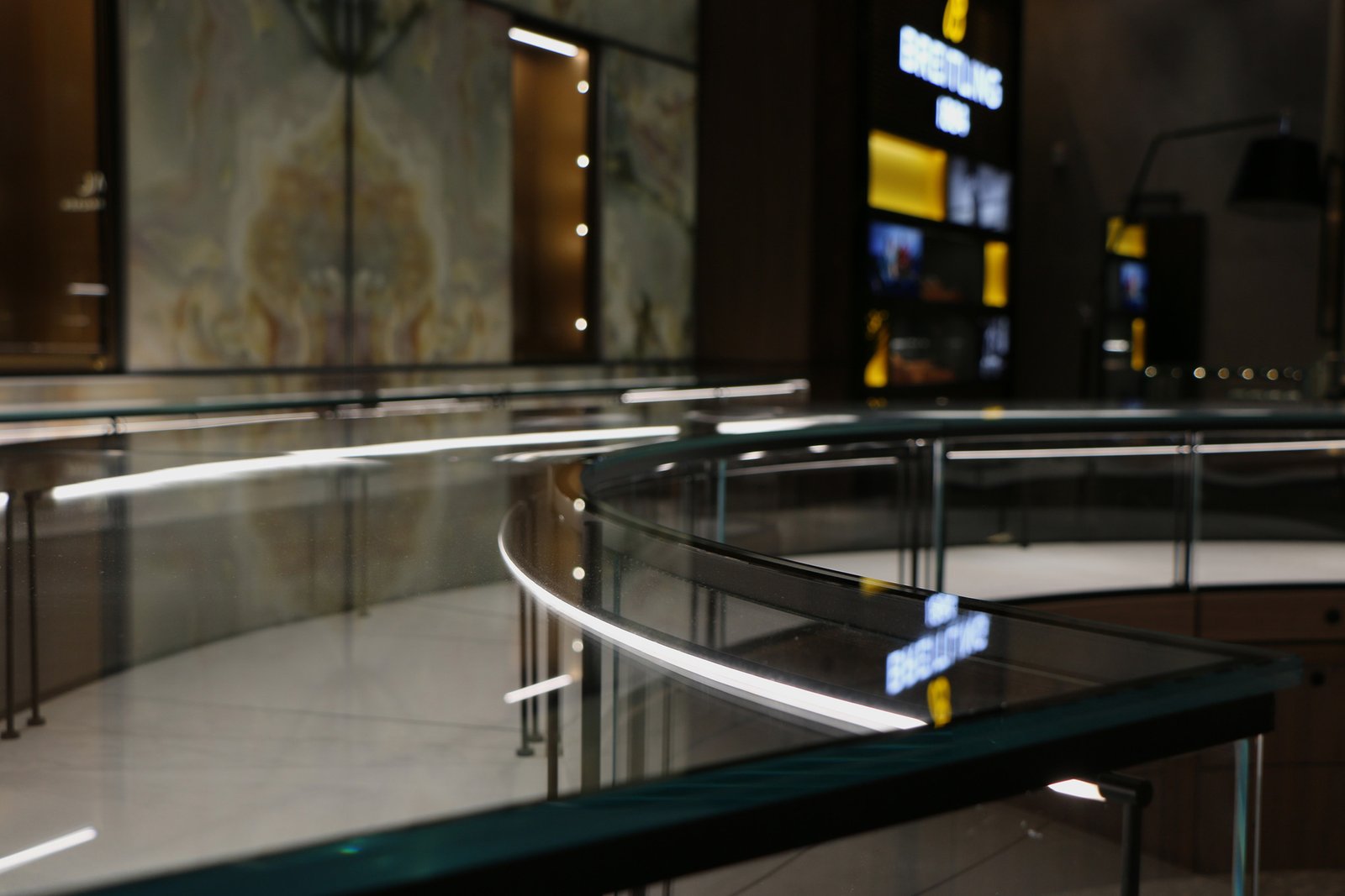 orrs-jewlery-project-img-interior-counter-lights-1