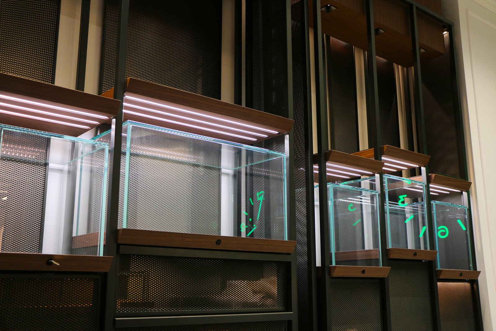 orrs-jewlery-project-img-interior-counter-lights-2